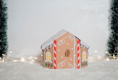 3D GINGERBREAD HOUSE candy holder, treat box, ornament gift SVG - BanettaDesigns - SVG designs, seamless digital paper, clipart 3D GINGERBREAD HOUSE candy holder, treat box, ornament gift SVG - BanettaDesigns - SVG designs, seamless digital paper, clipart